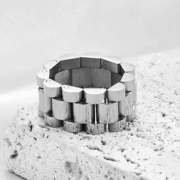 🎉🎉NEW🎉🎉 PRETTY!! Heavy Duty Titanium Steel Link Ring In SILVER - Picture 2 of 16